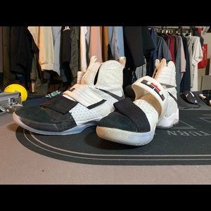 Lebron basketball Shoes